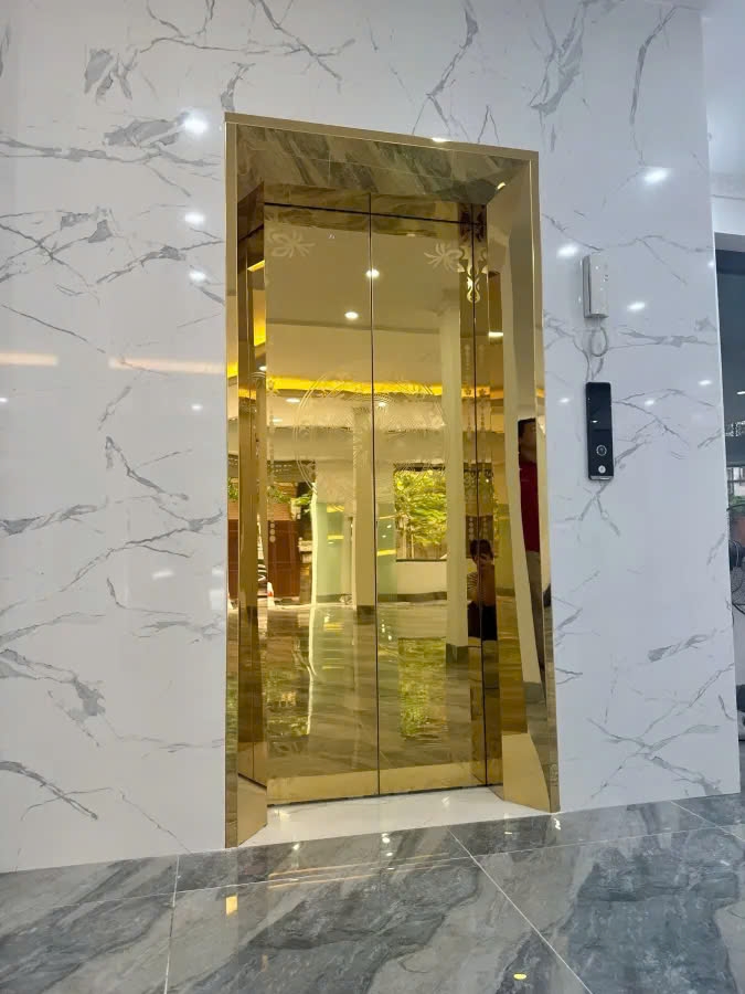Cho thuê Nhà hàng, VP, KD, Đội Cấn, thang máy; vỉa hè 95m2* 5T- 32 Tr - Ảnh chính